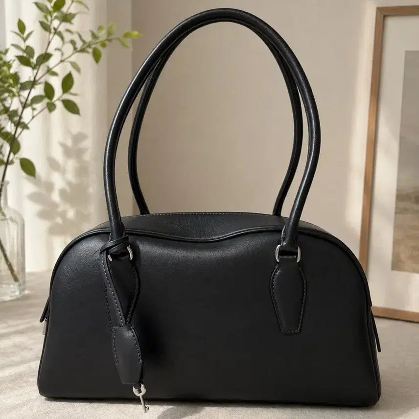 [BUNJANG] Modern Black Leather Shoulder Bag / (새상품)모던한 블랙 레더 숄더백