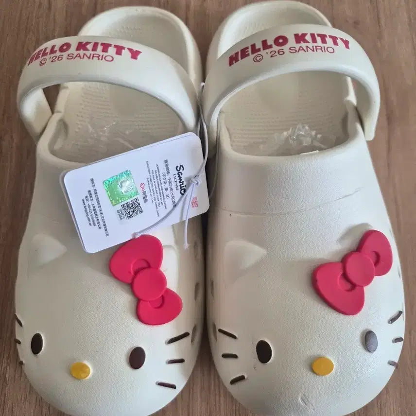 [BUNJANG] Hello Kitty Crocs Slippers White / 헬로키티 크록스 슬리퍼 화이트