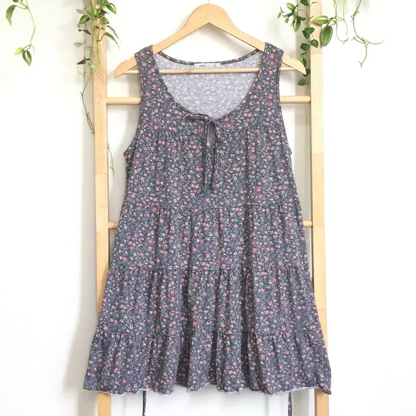 [BUNJANG] Floral Print Ruffle Sleeveless Blouse / JPN/ 잔꽃슬리브리스 잔꽃캉캉슬리브리스 모리걸민소매슬리브리스