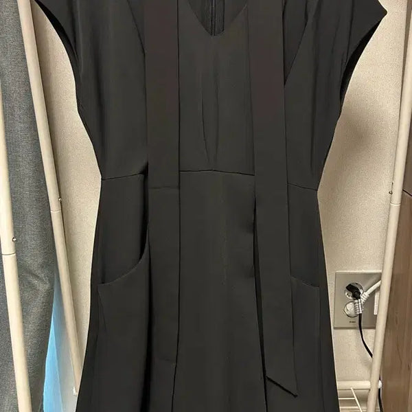 [BUNJANG] V-Neck Long Black Dress / 블랙 원피스