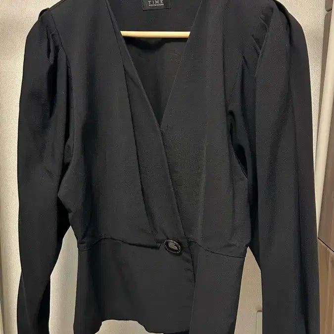 [BUNJANG] Time Black Wrap Style Blouse with Button Detail / 타임 time 블라우스