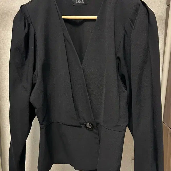[BUNJANG] Time Black Wrap Style Blouse with Button Detail / 타임 time 블라우스