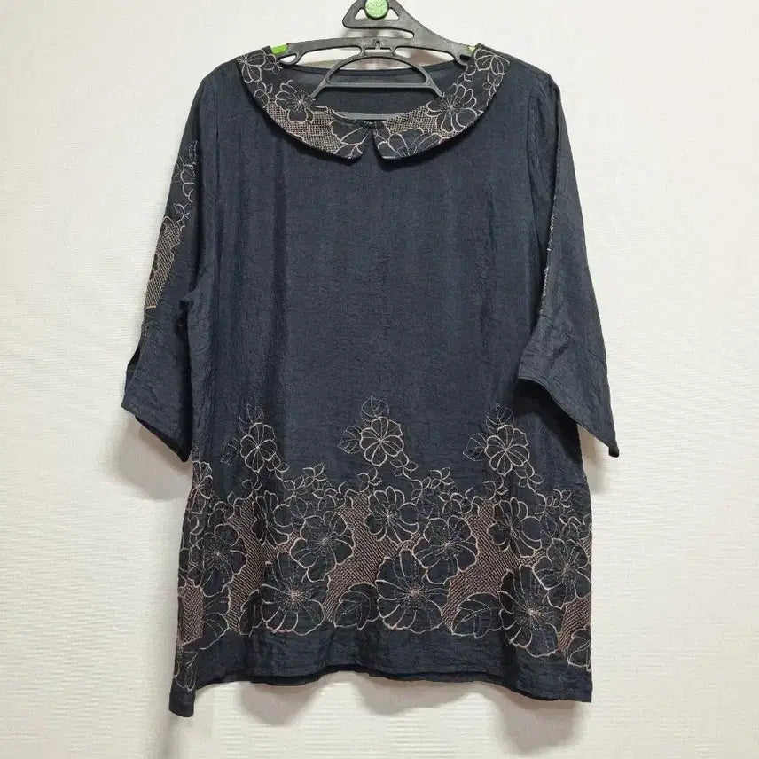 [BUNJANG] Bada Rayon Floral Embroidered Round Neck Short Sleeve Blouse Size 77 / 인견 bada 꽃무늬 자수 라운드넥 반팔 블라우스 77