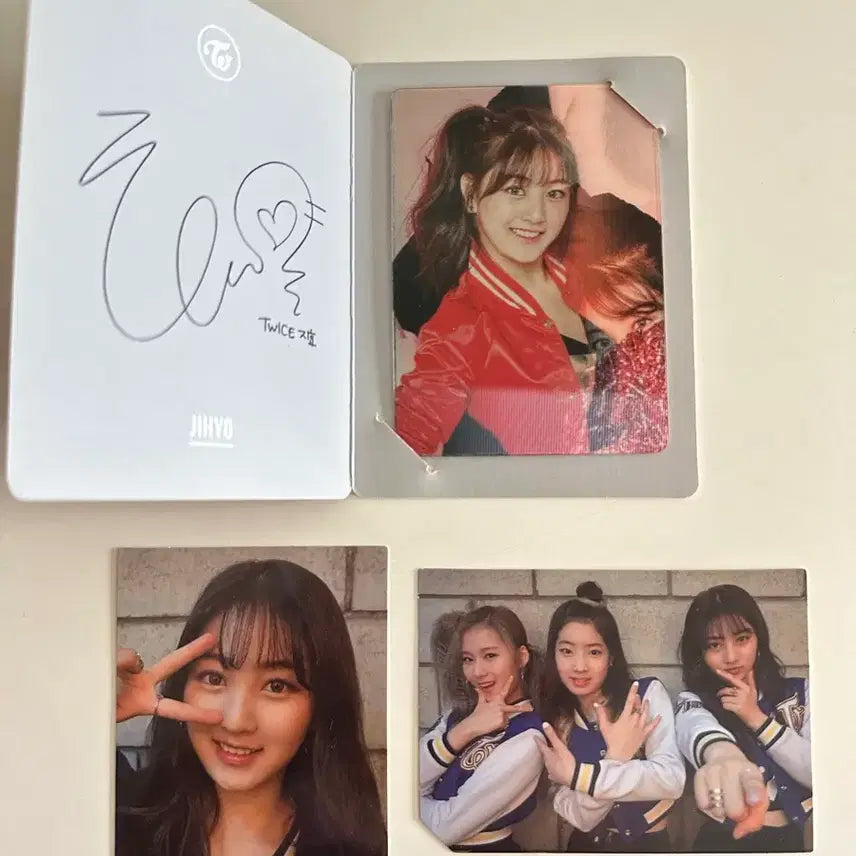 [BUNJANG] TWICE Jihyo Photocard Bundle (Includes Lenticular Card) / 트와이스 지효 포토카드 3장(렌티큘러 카드 포함 3장)