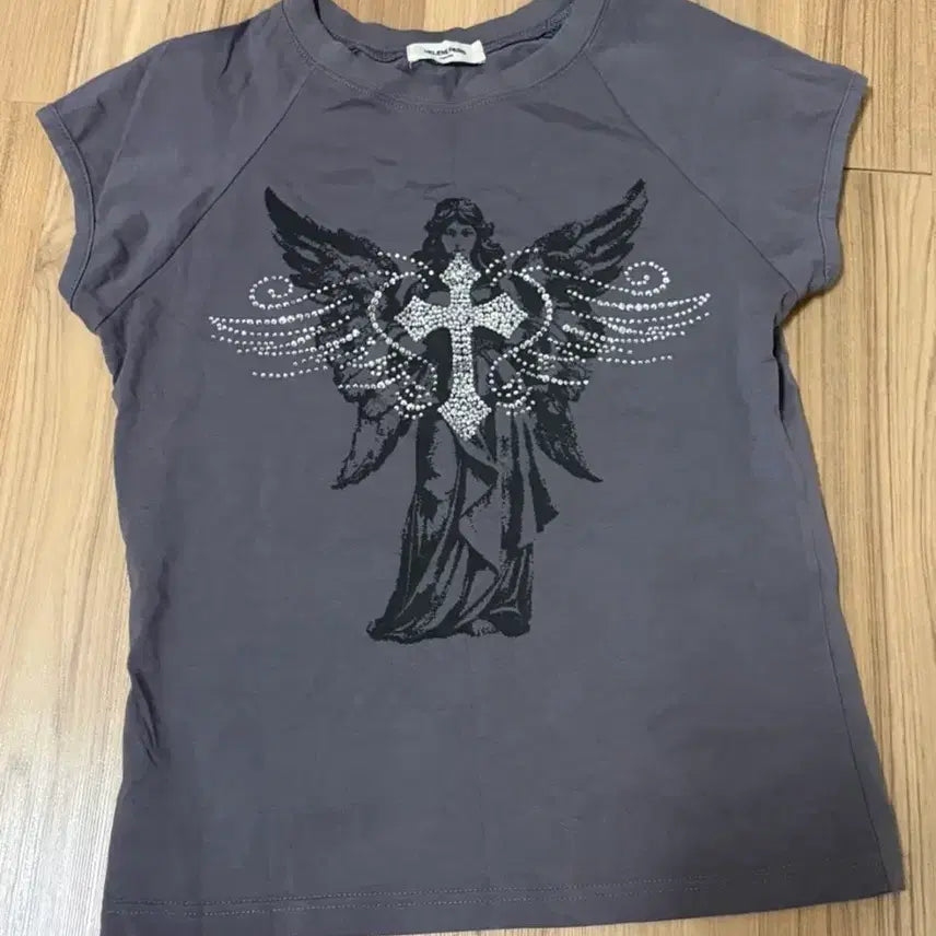 [BUNJANG] Helene Paris Angel Wings Cubic Half T-Shirt (Moon Grey) / 헬레네파리스 엔젤 윙스 큐빅 하프 티셔츠 [문 그레이]