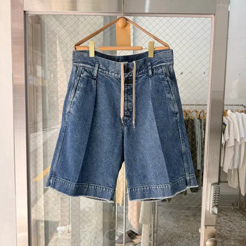 [BUNJANG] TANAKA THE WIDE DENIM SHORTS (Bleach Blue) / TANAKA THE WIDE DENIM SHORTS