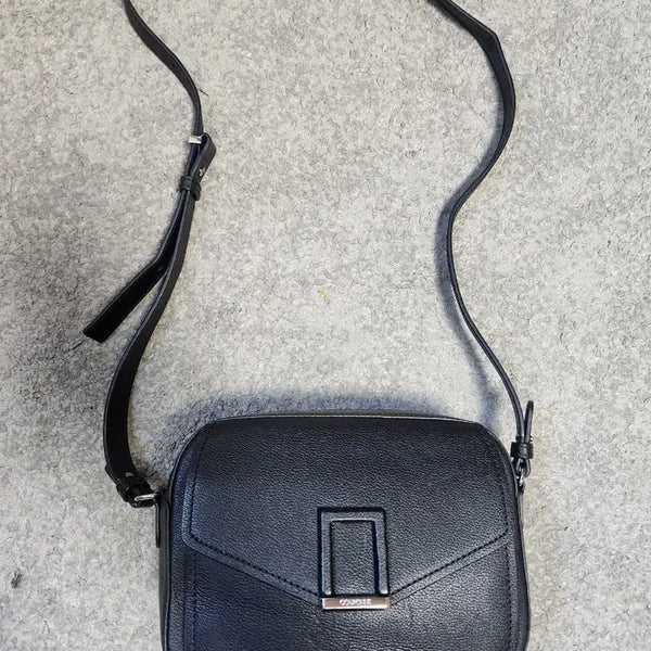 [BUNJANG] Couronne Leather Camera Crossbody Bag Black / 최상컨 쿠론  가죽 카메라백 크로스백 블랙