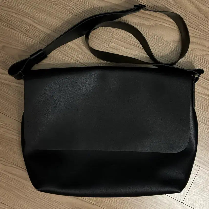 [BUNJANG] BAAN 106 Crossbody Bag Black / 반 BAAN 106 크로스백