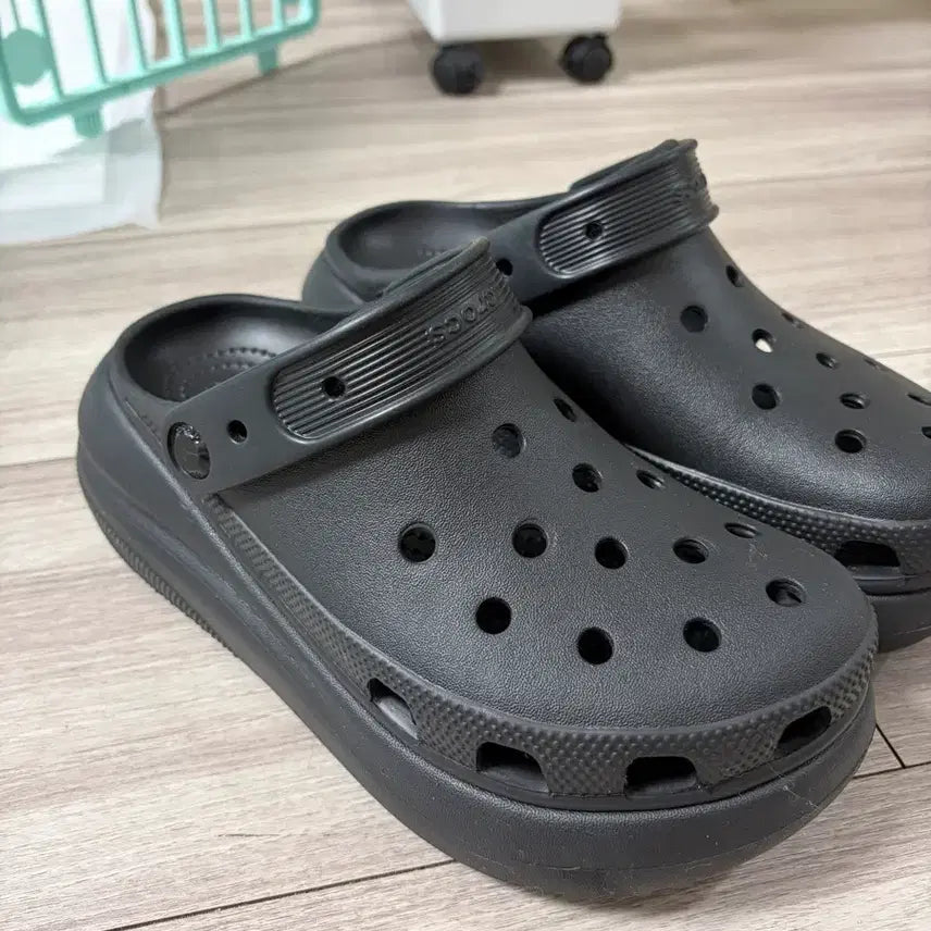 [BUNJANG] Crocs Classic Crush Clog Black / 크록스 클래식 크러쉬 클로그 블랙 (230-240)