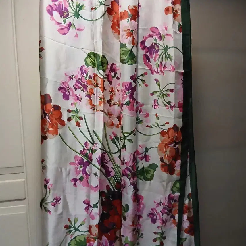 [BUNJANG] Gucci Genuine Silk Scarf Flower Pattern / 구찌정품 플라워 실크 스카프