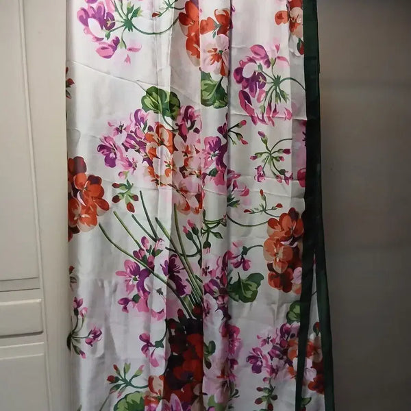 [BUNJANG] Gucci Genuine Silk Scarf Flower Pattern / 구찌정품 플라워 실크 스카프