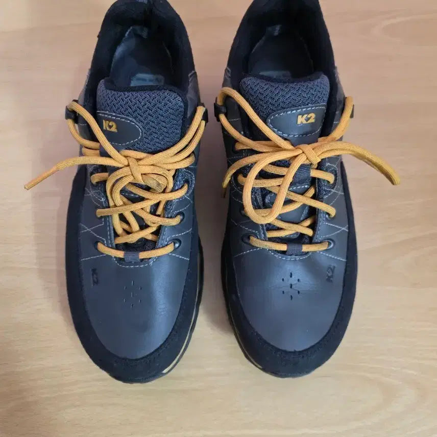 [BUNJANG] K2 Gore-Tex Men's Hiking Boots 260 Black-Gray / K2 고어덱스  등산화 남성용 260 검회색 끈 포인트 새신발수준