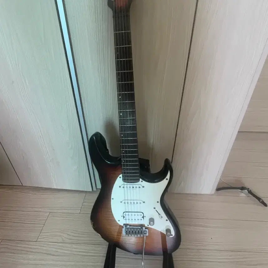 [BUNJANG] Colt Electric Guitar with Guitar Bag / 콜드 일렉기타+기타 가방 (엠프 포함 구매시 네고 가능)