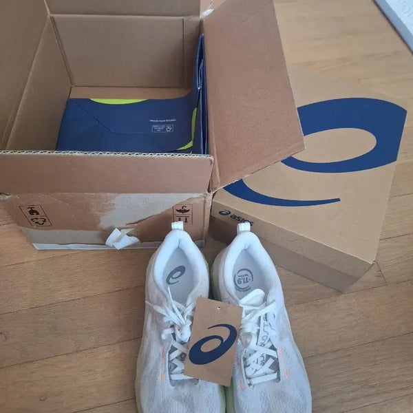 [BUNJANG] Asics NovaBlast White Wide 255 / 노바 블라스트 화이트 255 와이드 새 제품