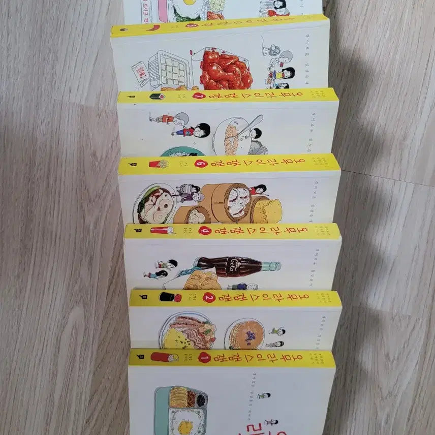 [BUNJANG] Omu Rice Jam Jam Volume 1, 2, 4, 6, 7, 8, 9 / 오무 라이스 잼잼 1,2,4,6,7,8,9 판매 합니다 ( 3,5권은 찢어진게 약간 있어 무료로 드립니다)