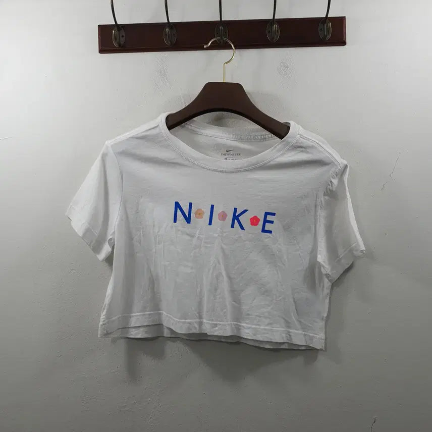 [BUNJANG] Nike Women's White Cropped Flower Short Sleeve T-Shirt XS / XS 나이키 여성 화이트 크롭 플라워 반팔 티셔츠