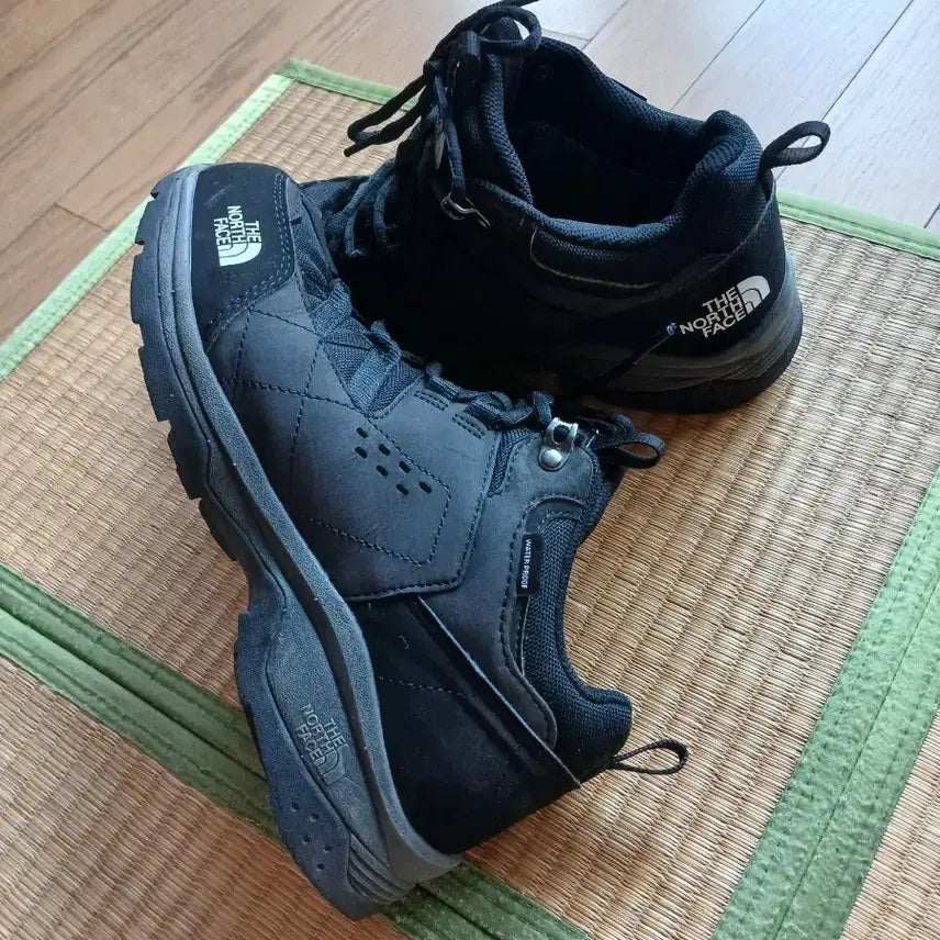 [BUNJANG] The North Face Waterproof Trekking Shoes Black / 노스페이스 방수 트레킹화 블랙