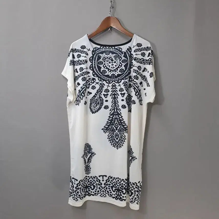 [BUNJANG] White Pattern Short Sleeve T-Shirt / 화이트 패턴 반팔 티셔츠