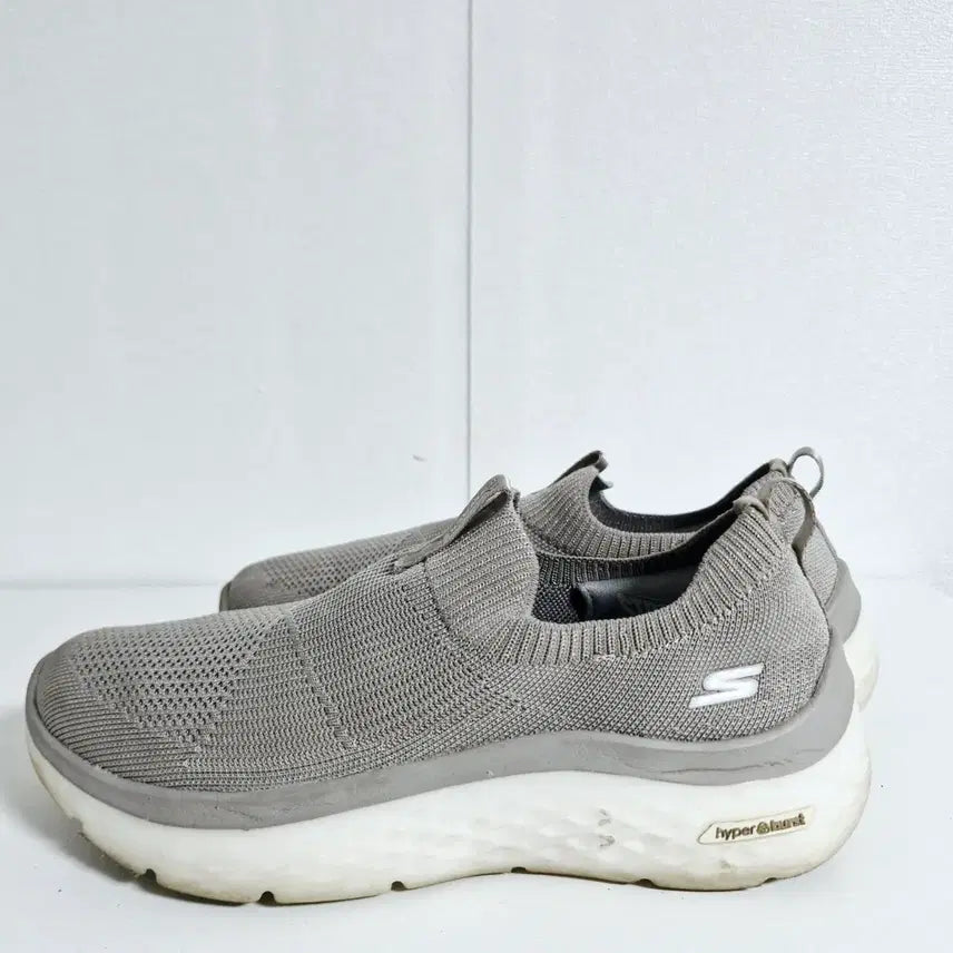 [BUNJANG] Skechers Go Walk Slip-On Shoes (Size 245) / 스케쳐스 고워크 슬립온 (245)
