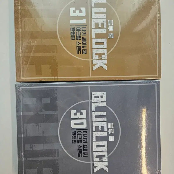 [BUNJANG] Blue Lock Limited Edition Manga Volumes 30 & 31 with Acrylic Stand (Sealed) / 블루록 만화책 한정판 30 31 아크릴 미개봉판매