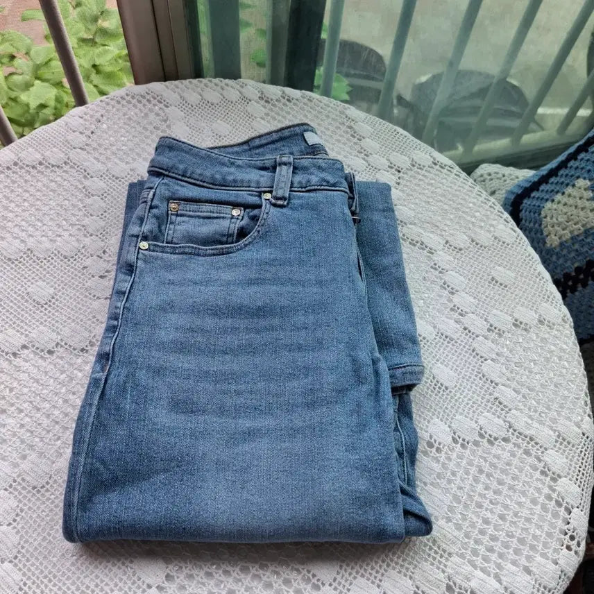 [BUNJANG] Hazzys Women's Wide Fit Light Wash Jeans Size 67 / 헤지스 여성 와이드핏 연청 청바지67