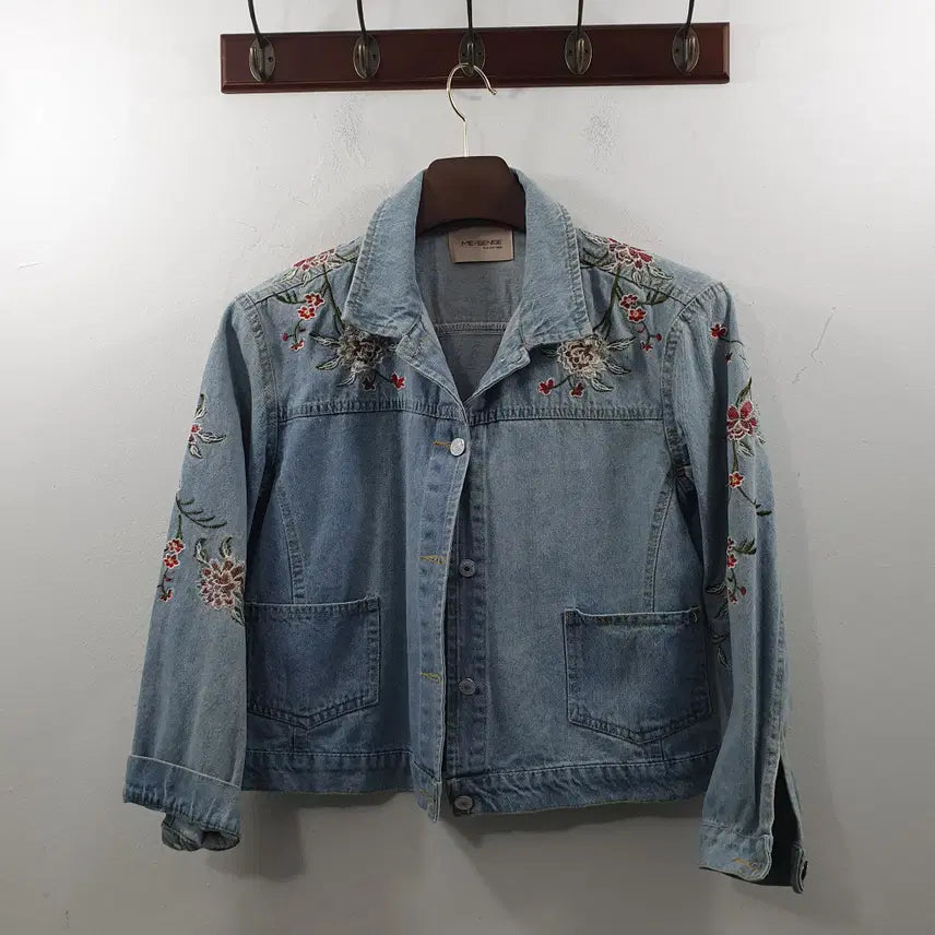 [BUNJANG] F Missense Women's Light Blue Flower Embroidered Denim Jacket / F 미센스 여성 연청 플라워 자수 데님 자켓
