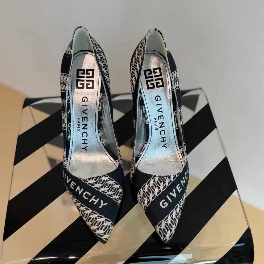 [BUNJANG] Givenchy Shoes Size 37 / 지방시 구두(235)
