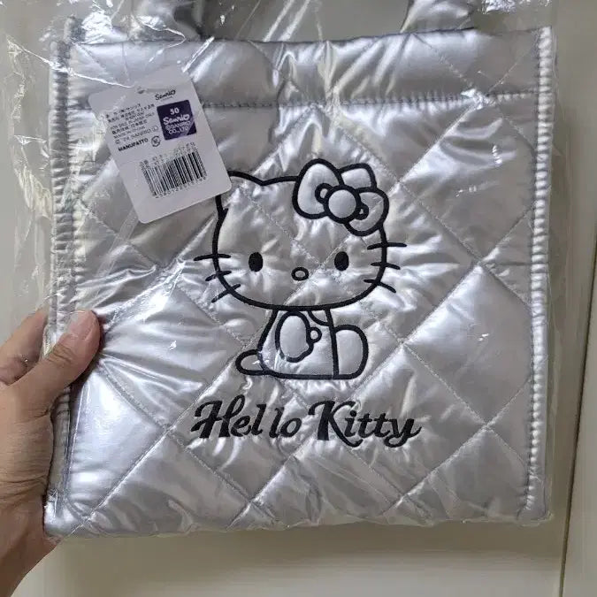[BUNJANG] Hello Kitty Quilted Tote Bag Silver / 헬로키티 퀼팅 가방 실버 토트백 50번 상품