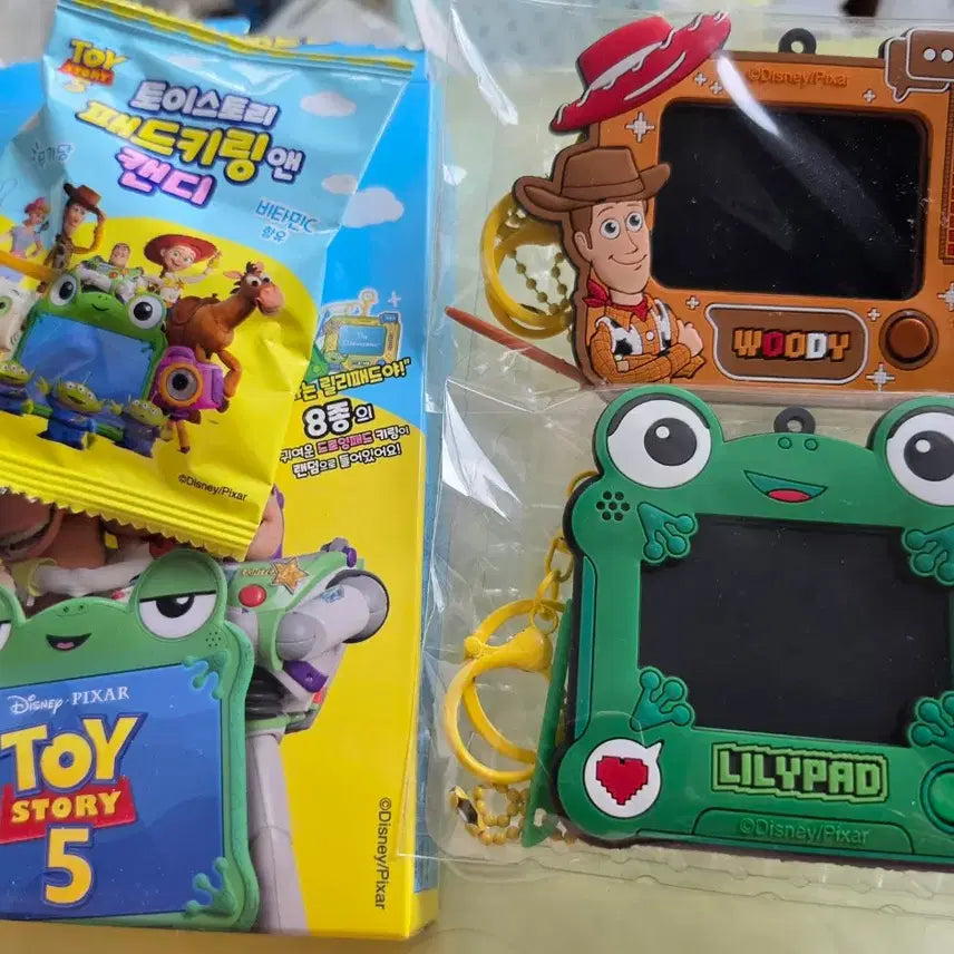 [BUNJANG] Toy Story Drawing Pad Keyring (Woody + Lily Pad) / 토이스토리 드로잉패드키링 (우디+릴리패드)