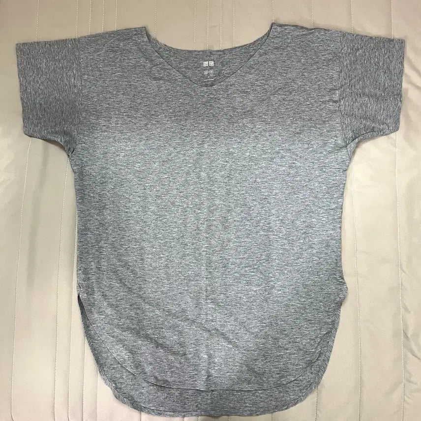 [BUNJANG] Uniqlo Graphic Crew Neck Long Sleeve T-Shirt M (Unworn) / 유니클로 그래픽 탄탄소재 롱 반팔 티셔츠 M(미착용)