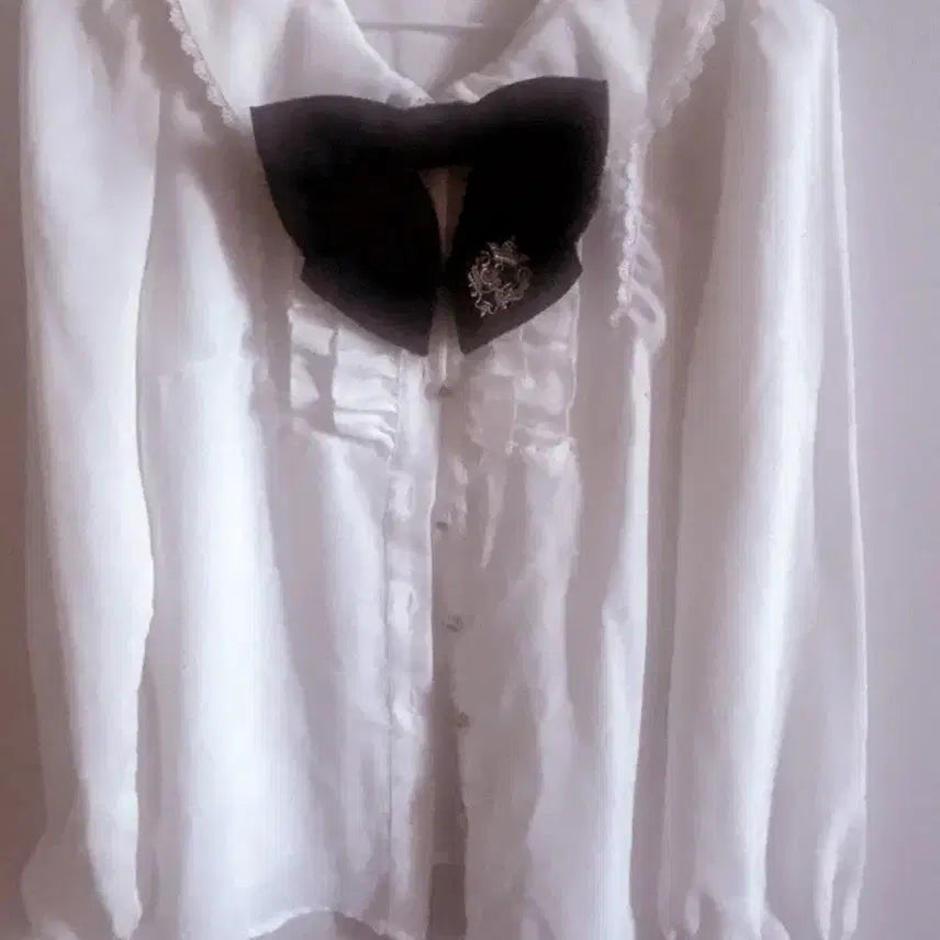 [BUNJANG] Sihyunie Blouse - Jigei-kei Style / 시허니 블라우스 양지뢰 양산형 지뢰계