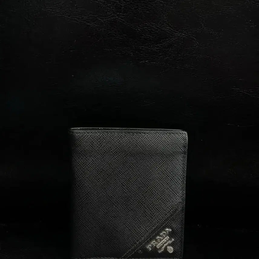 [BUNJANG] PRADA Saffiano Leather Bi-fold Wallet Black (2MO004) / 프라다 PRADA 2MO004