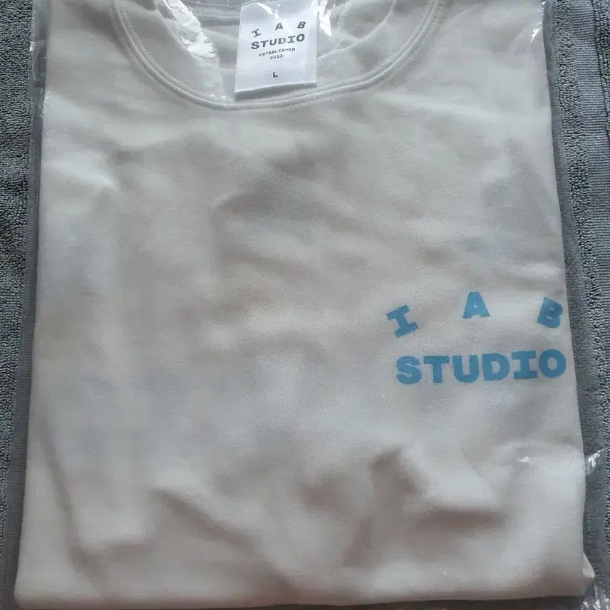 [BUNJANG] IAB STUDIO White Short-Sleeve T-Shirt L / IAB STUDIO 화이트 반팔 티셔츠 L 사이즈
