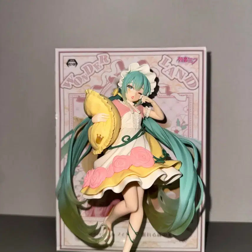 [BUNJANG] Hatsune Miku Wonderland Sleeping Beauty Figure by Taito / 하츠네미쿠 원더랜드 피규어 타이토 잠자는 숲속의 미녀