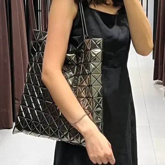 [BUNJANG] Bao Bao Issey Miyake Platinum Tote Bag, Large, Silver / 바오바오백 플래티넘 토트백 정품S급(한글텍)숄더크로스백