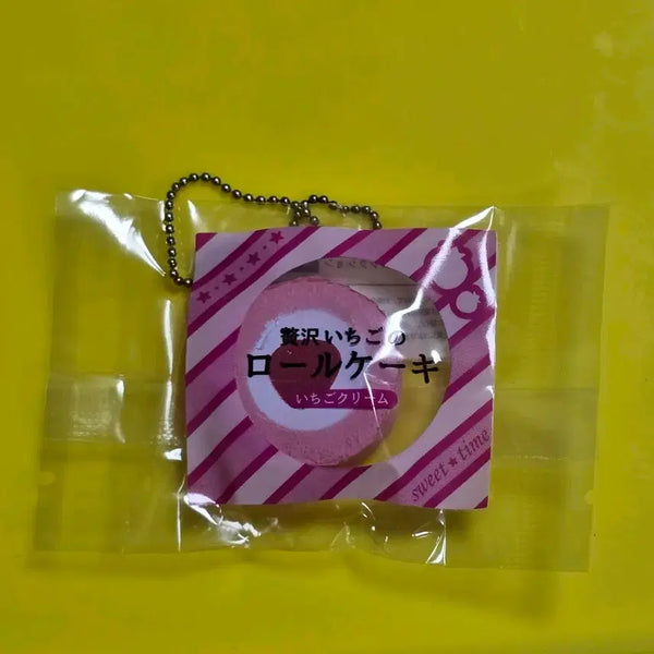 [BUNJANG] Jadreim Classic Bread Strawberry Roll Cake Gacha Keychain / 제이드림 고전빵  딸기 롤케이크 가챠 키링