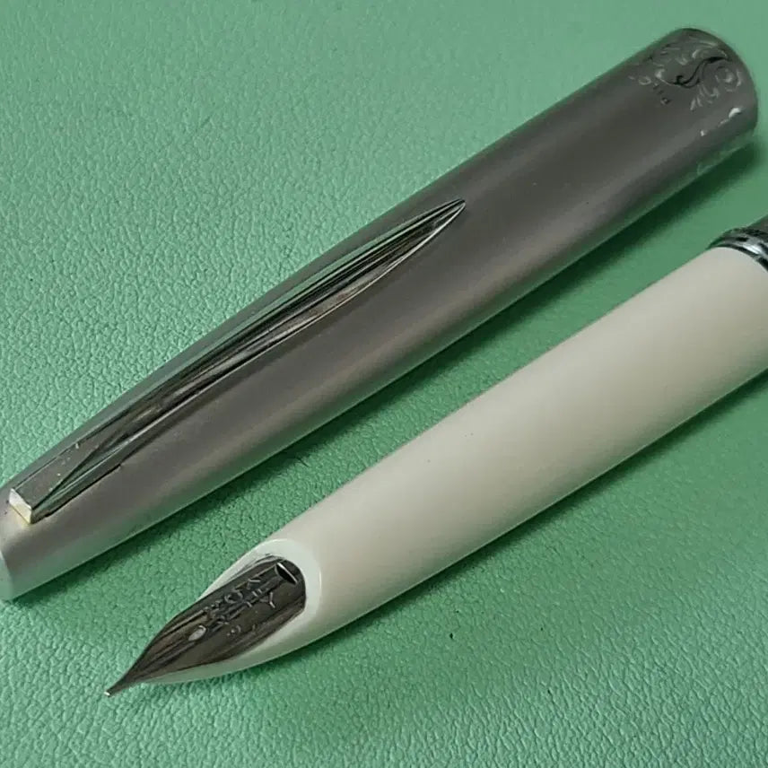 [BUNJANG] Pilot Elite Silver Pocket Pen 18K F Nib Fountain Pen / 파이롯트 엘리트 실버 포켓펜 18K F닙 만년필