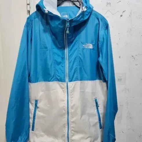[BUNJANG] The North Face Women's Windbreaker Blue/White M (95) / 노스페이스 바람막이 블루/화이트 M(95)