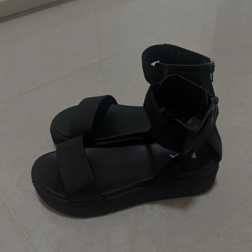 [BUNJANG] MIA Melia Black Night Camo Shoes (Size 240) / MIA Melia Blk Night camo shoes 240