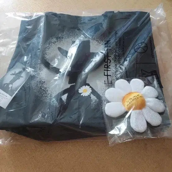 [BUNJANG] Toy Story x Peaceminusone Woody Seoul Bag & Daisy Keychain Set / 토이스토리 피스마이너스원 더 퍼스트팬 우디 서울가방 데이지 키링