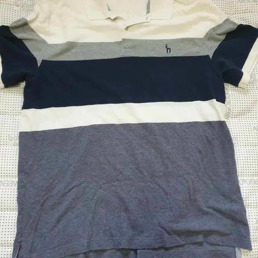 [BUNJANG] Hazzys Authentic Short-Sleeve T-Shirt Size 110 (Fits 105) / 정품 헤지스 반팔티 110(105맞음) 목에 때
