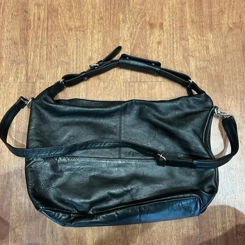 [BUNJANG] Calvin Klein Leather Crossbody Bag / 캘빈클라인 크로스백