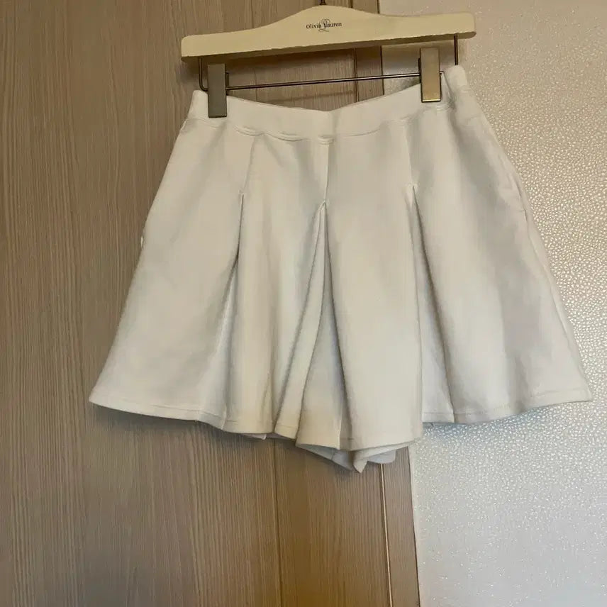 [BUNJANG] One Size White Pin Tuck Culotte Shorts / 프리싸이즈 화이트 핀덕 숏 큐롯팬츠 플리츠 바지 (P20)