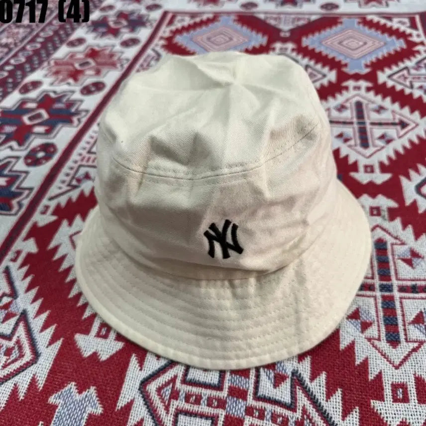 [BUNJANG] New Era New York Yankees Logo Bucket Hat Beige / MLB 뉴욕 양키스 로고 벙거지 모자 베이지 0717