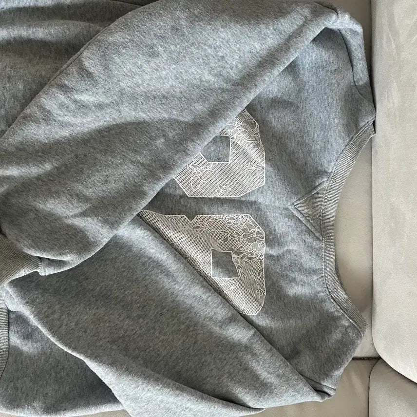 [BUNJANG] Avely One Shoulder Grey Sweater / 에이블리 원 오프숄더 그레이 스웨터