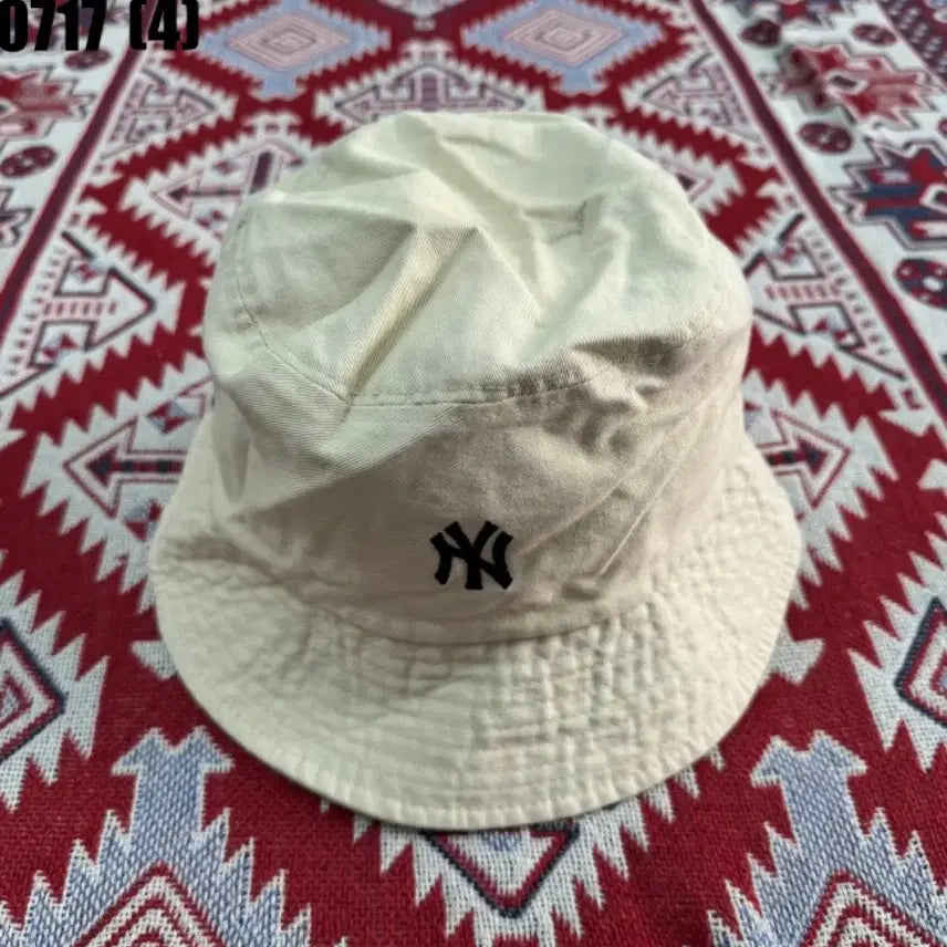[BUNJANG] New York Yankees MLB Bucket Hat Ivory / 뉴욕 양키스 엠엘비 벙거지 모자 아이보리 0717