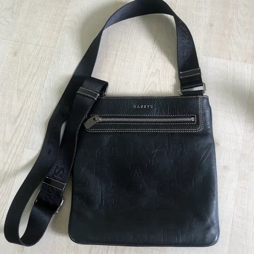 [BUNJANG] Hazzys Cross Bag / 헤지스 크로스백
