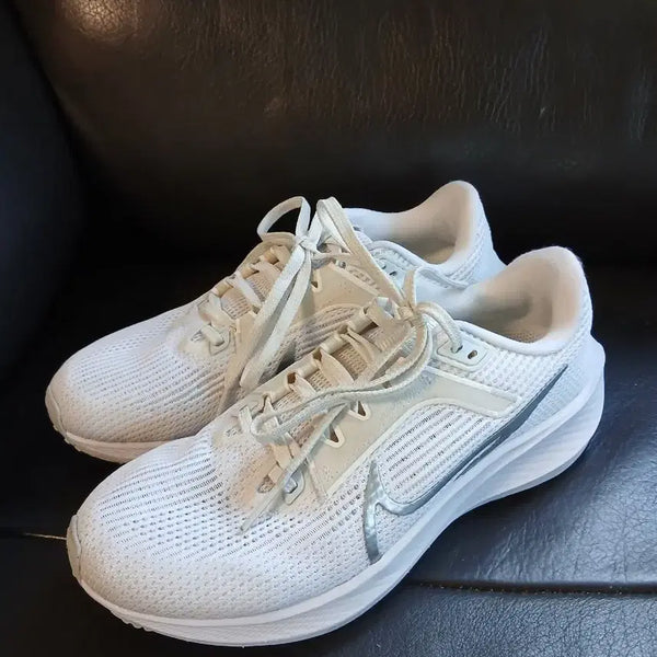 [BUNJANG] Nike Air Zoom Pegasus 40 White Silver Women's Running Shoes (235 Size) / 나이키 에어줌 페가수스 40 화이트 실버 235사이즈