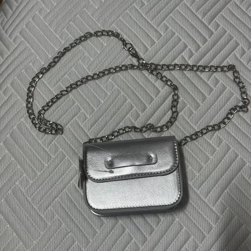 [BUNJANG] Silver Mini Crossbody Bag / 은색 미니 크로스백