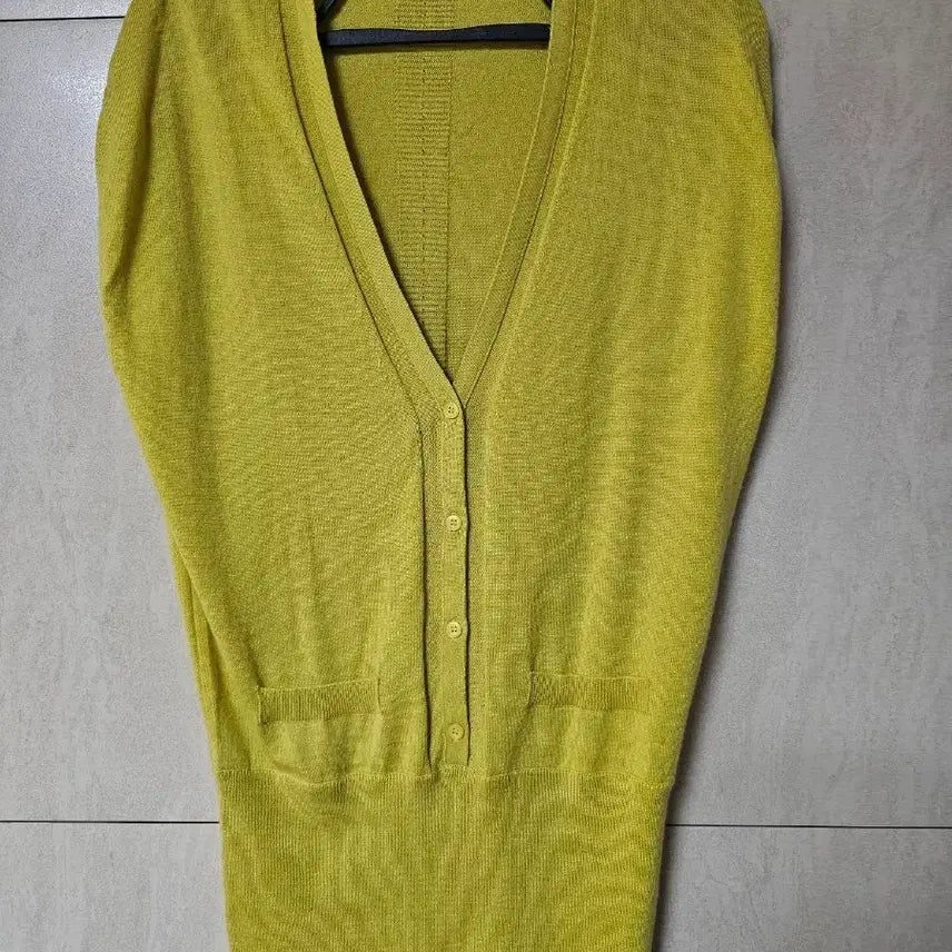 [BUNJANG] Unique Yellow V-Neck Knit Long Cardigan / 개성있는 옐로우 브이넥 니트 롱 가디건